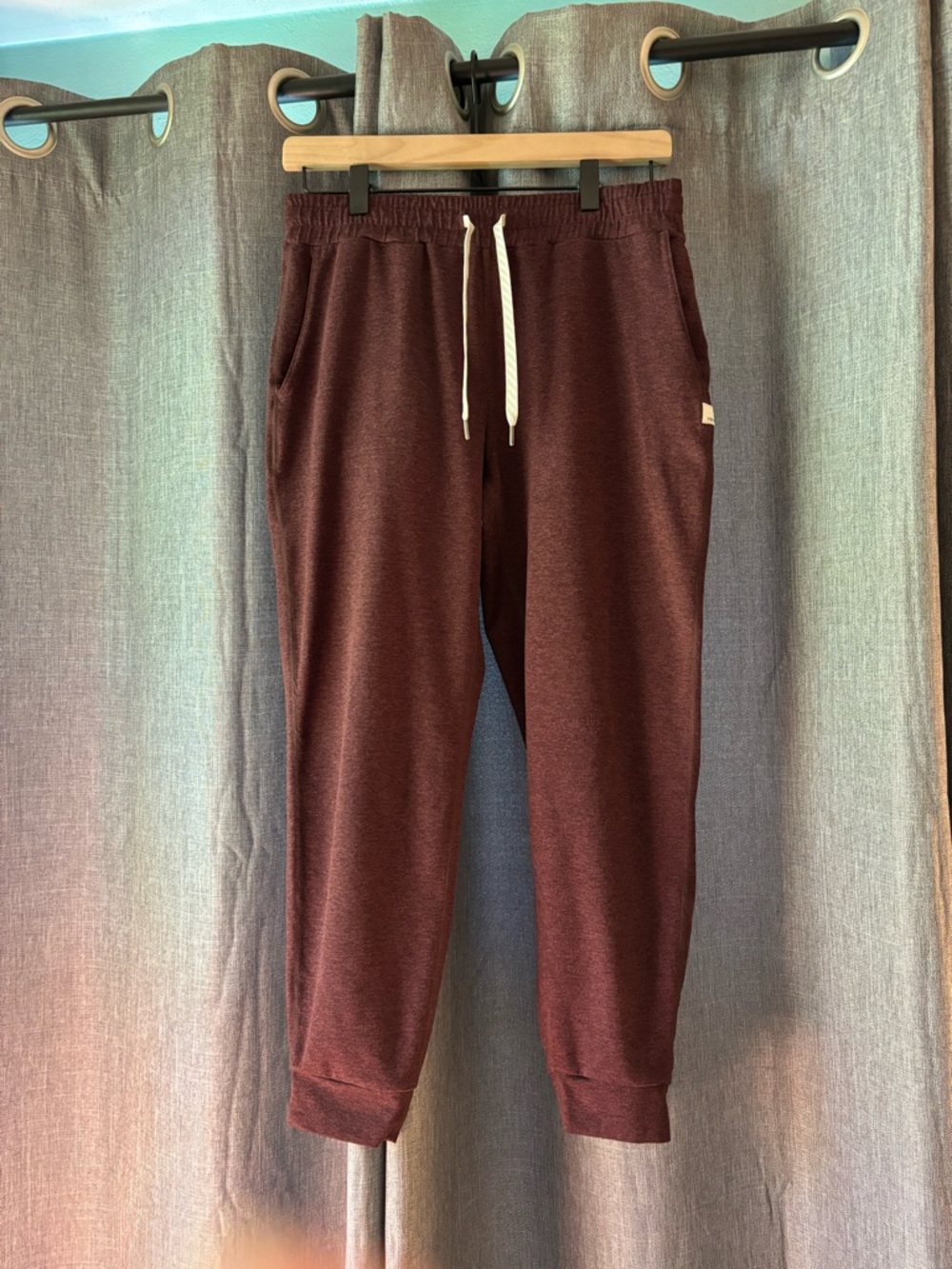 Vuori Women’s Maroon Drawstring Joggers